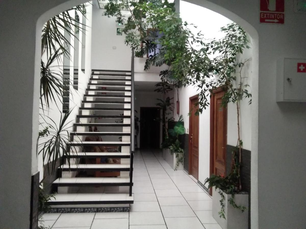 Apartamentos Blanco Y Negro A Guarda Bagian luar foto
