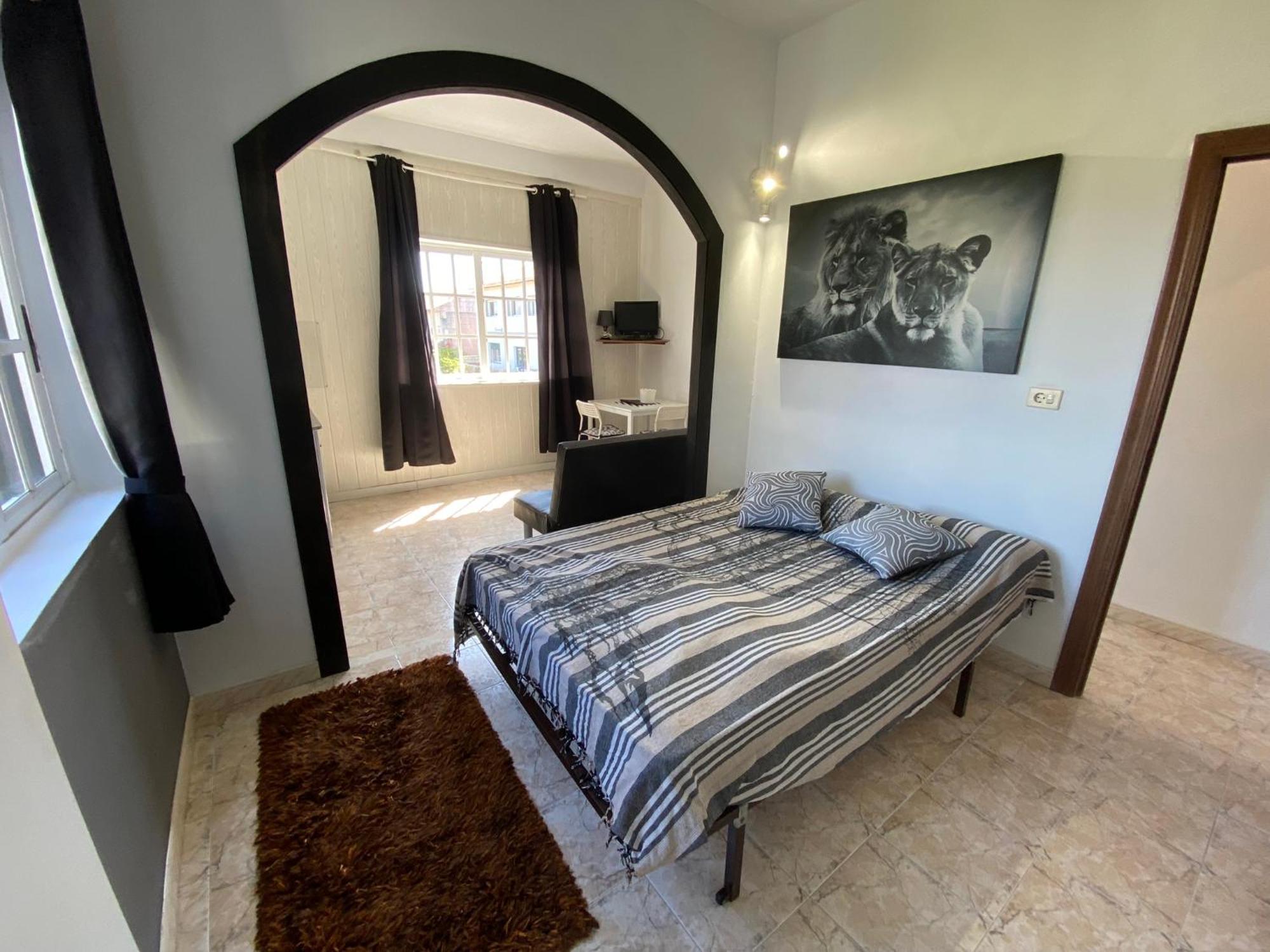 Apartamentos Blanco Y Negro A Guarda Bagian luar foto