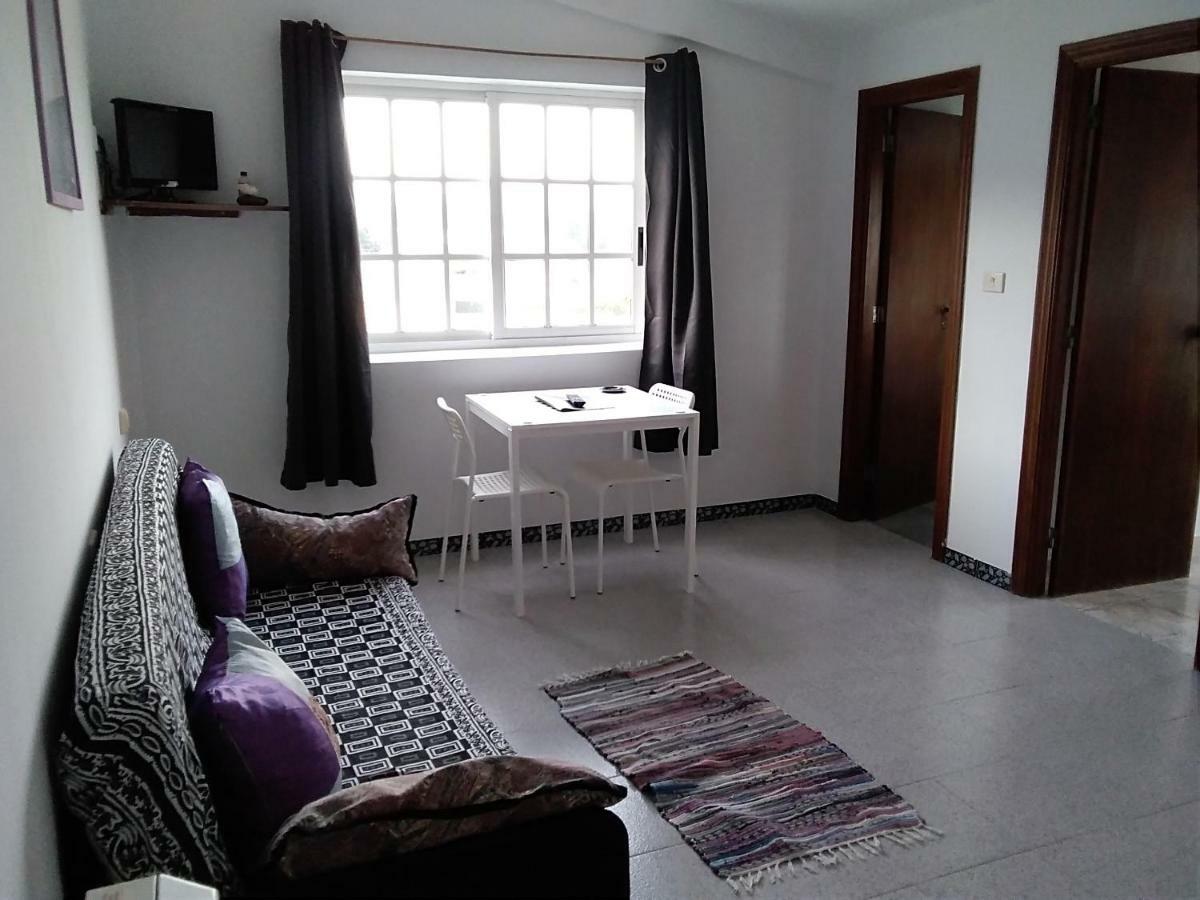 Apartamentos Blanco Y Negro A Guarda Bagian luar foto