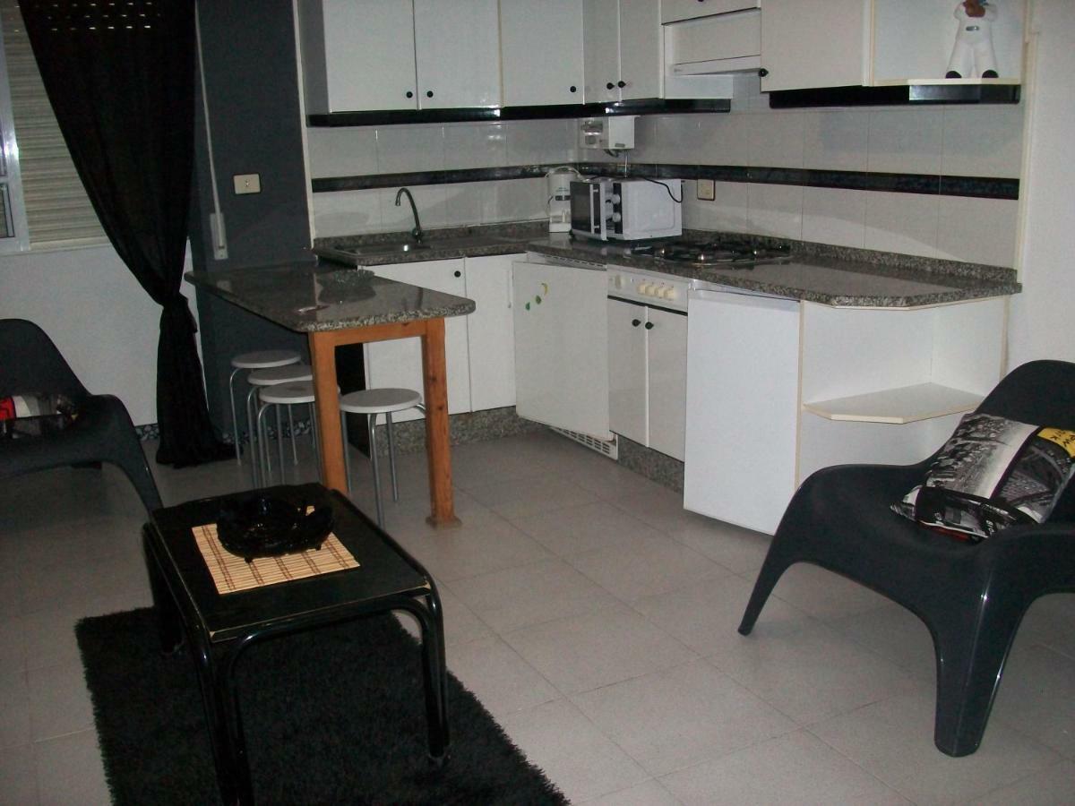 Apartamentos Blanco Y Negro A Guarda Bagian luar foto
